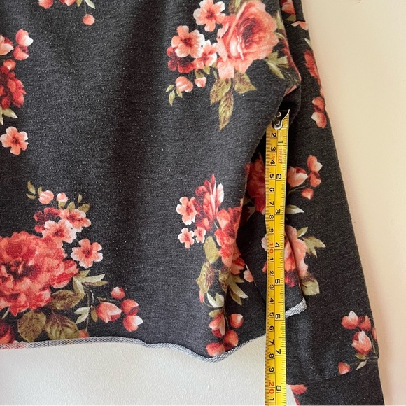 🌼 5/$25 Kids Dark Floral Crop Sweatshirt Cozy Rose Print Pullover Small/Medium - Picture 7 of 9